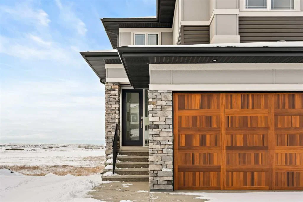 529 Lucas Way NW, Calgary — photo 2 of 50