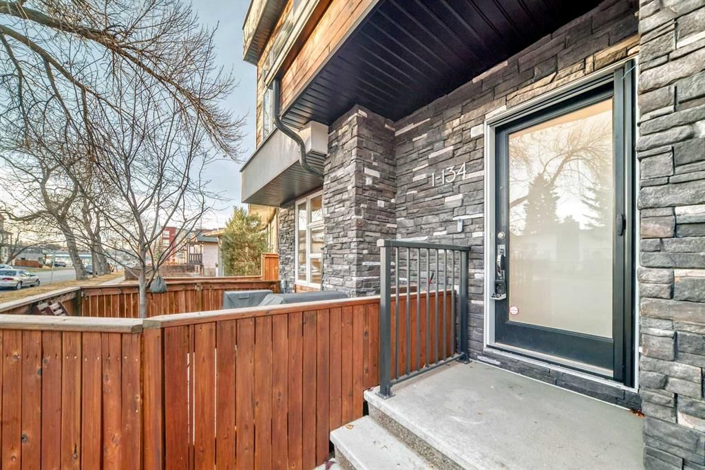 1, 134 22 Avenue NE, Calgary — photo 3 of 49