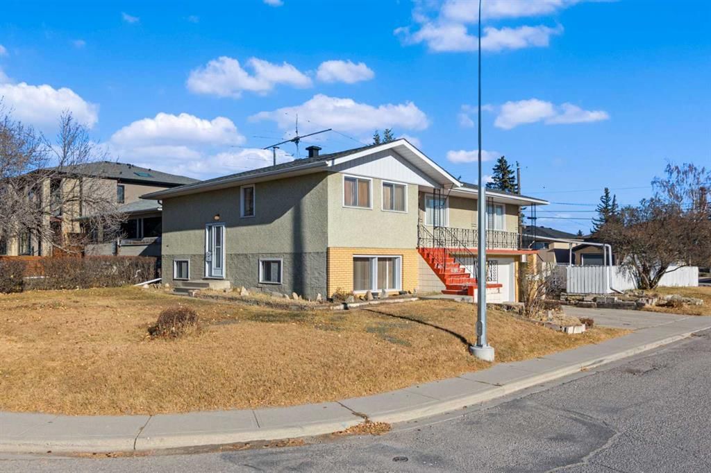 3812 33 Avenue SW, Calgary — photo 2 of 46