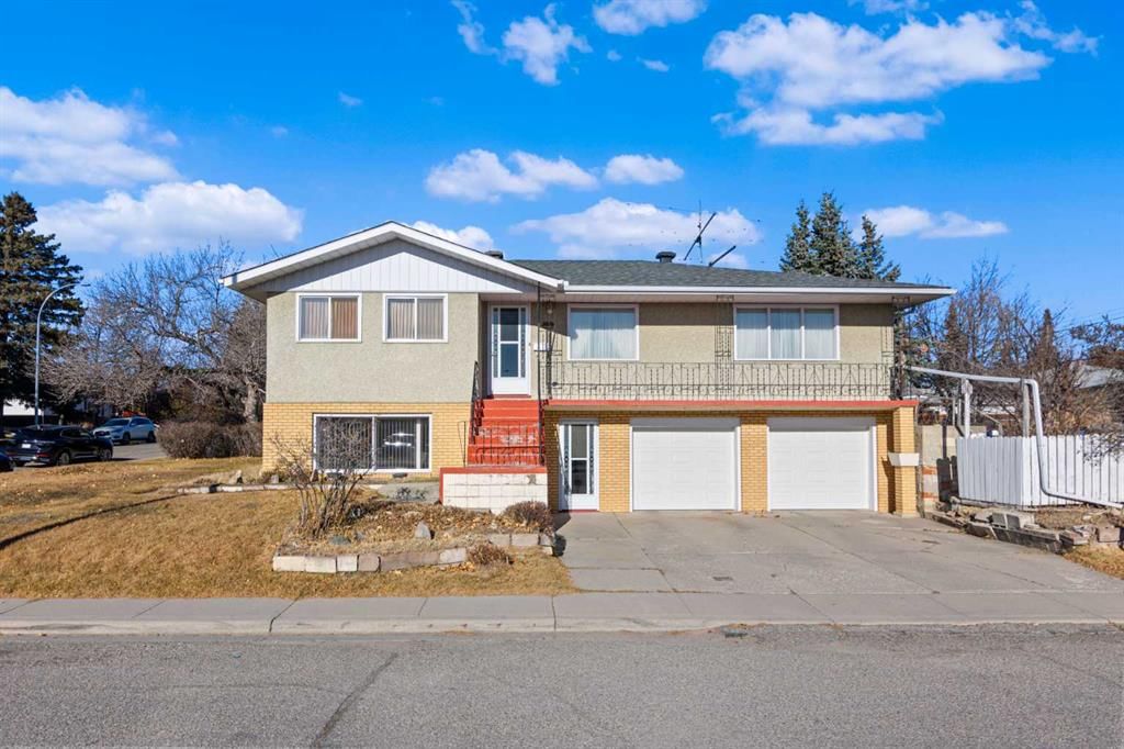 3812 33 Avenue SW, Calgary — photo 3 of 46