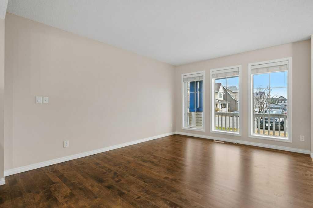 32 New Brighton Court SE, Calgary — photo 4 of 40