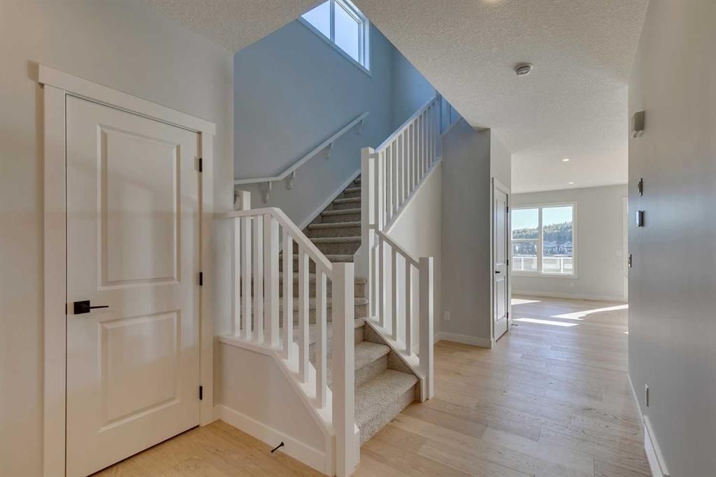 143 Creekstone Green SW, Calgary — photo 5 of 49