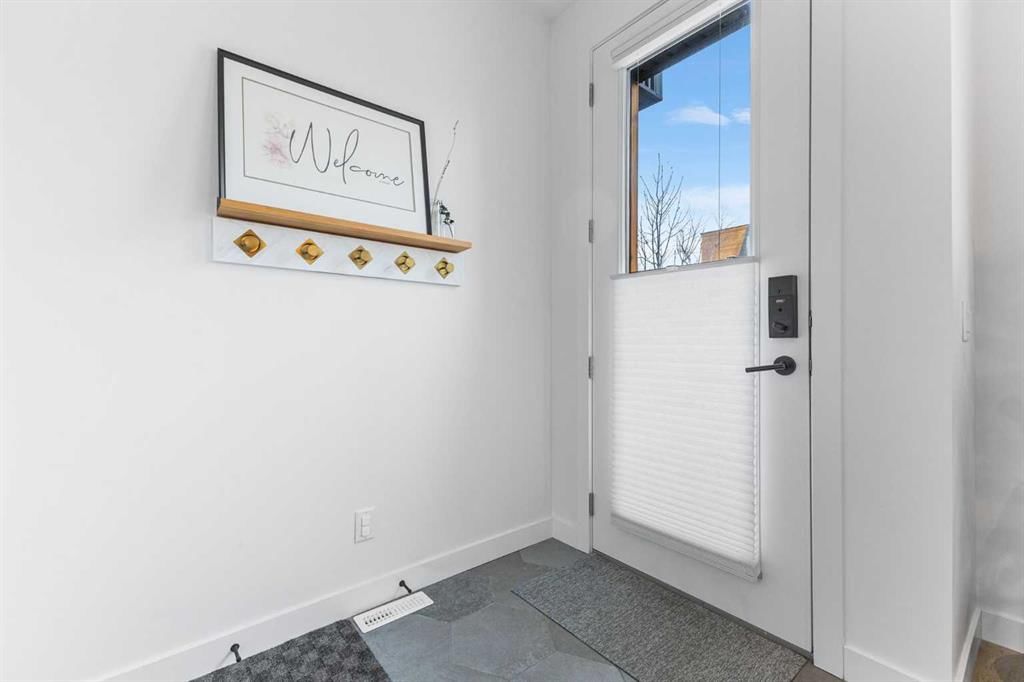 4909 16 Street SW, Calgary — photo 3 of 43