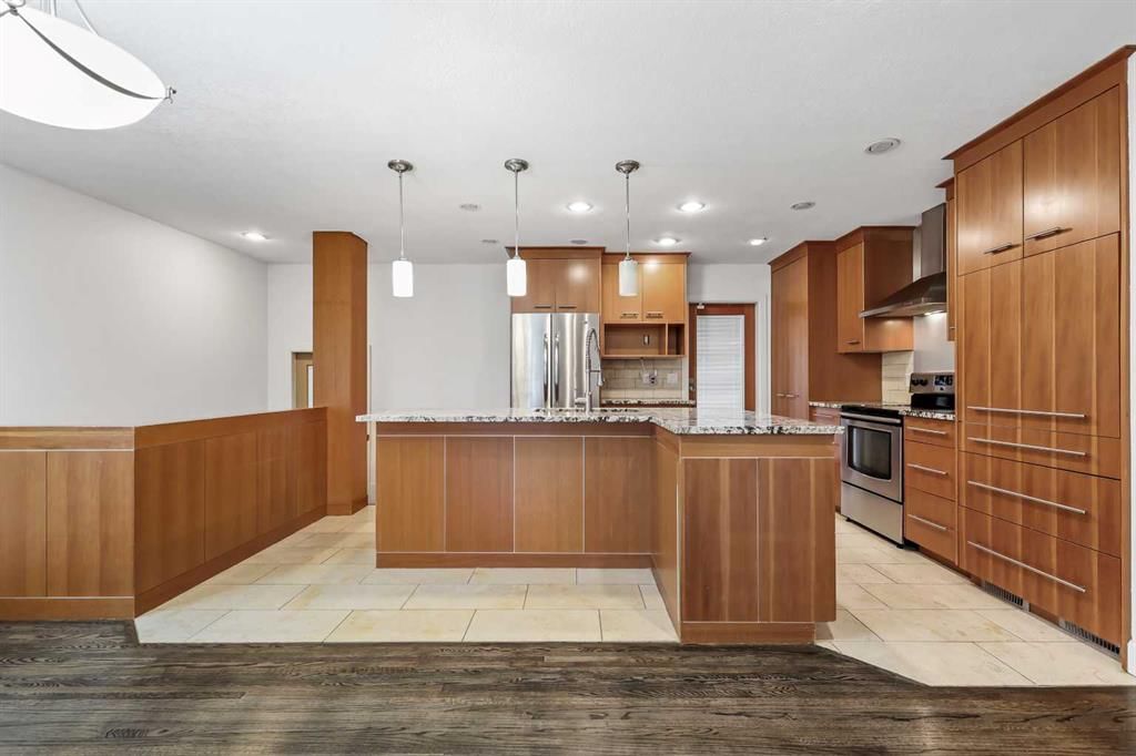 303 40 Street SW, Calgary — photo 3 of 41