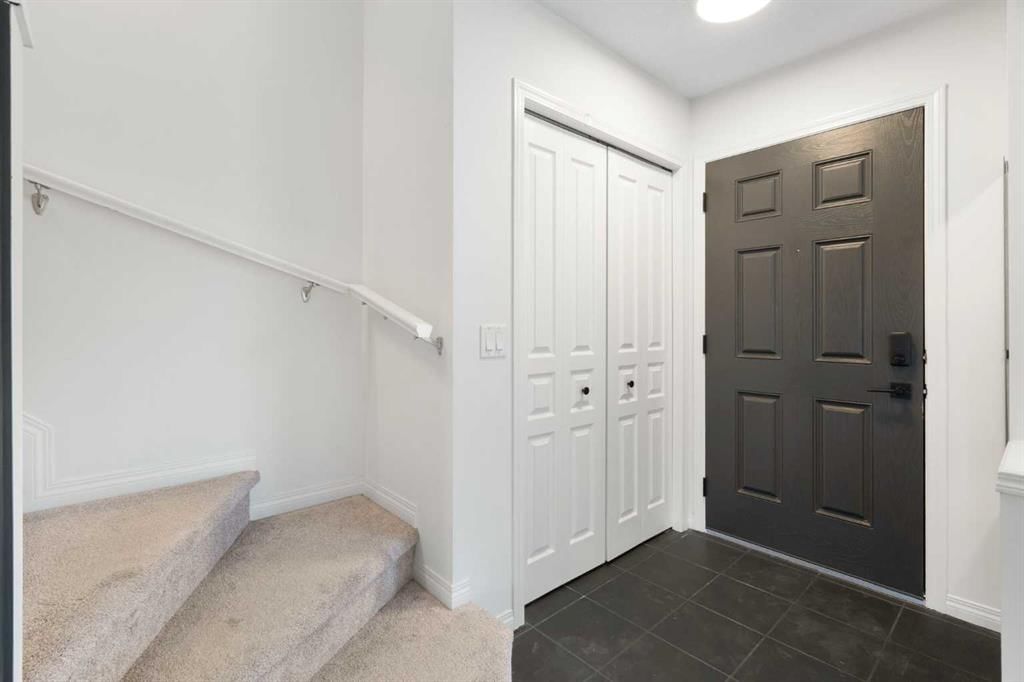 211 Elgin Meadows Gardens SE, Calgary — photo 2 of 46