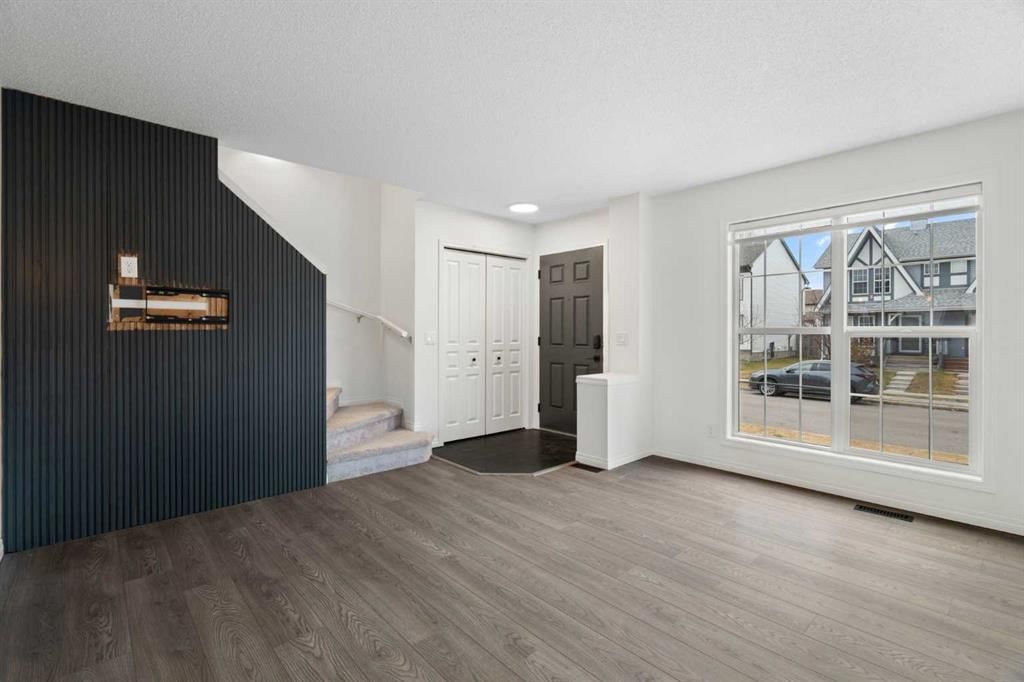 211 Elgin Meadows Gardens SE, Calgary — photo 5 of 46