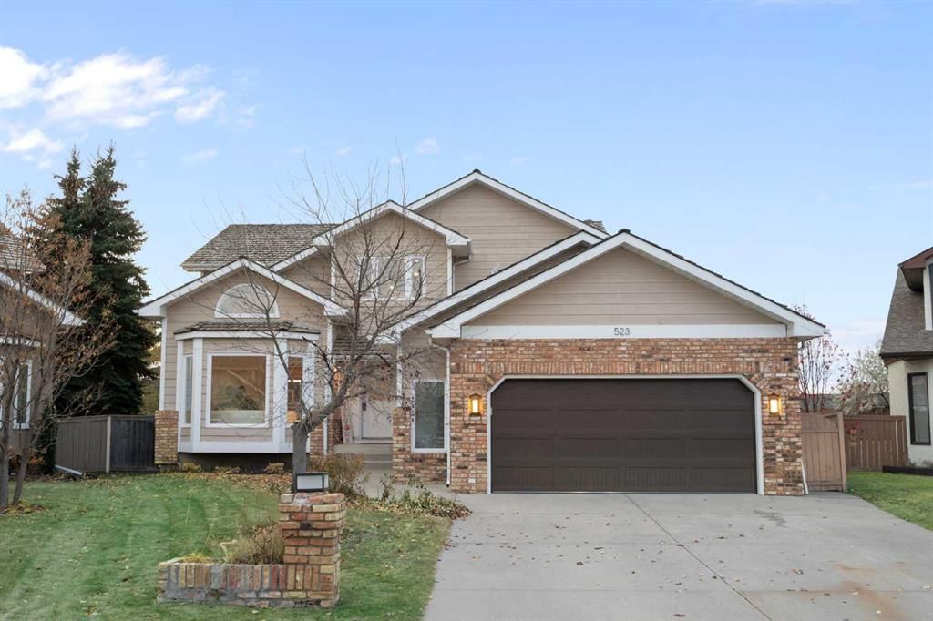 523 Woodbriar Place SW, Calgary — main listing photo