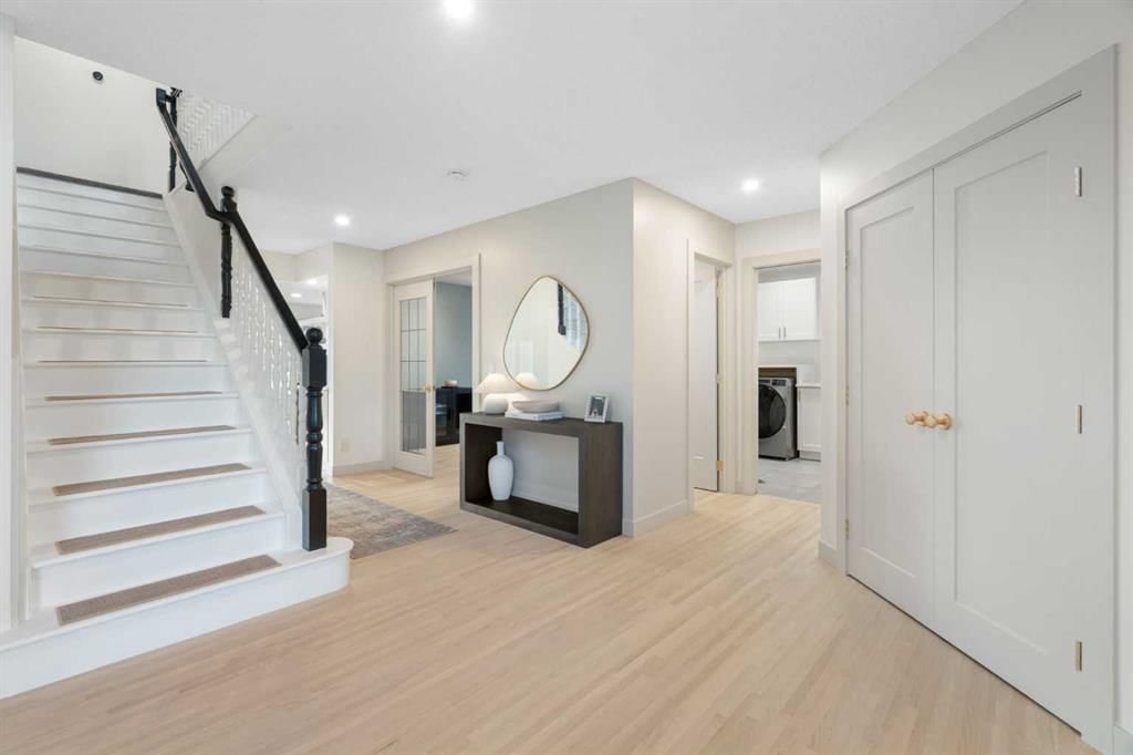 523 Woodbriar Place SW, Calgary — photo 5 of 50