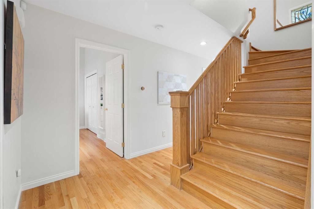 2827 Canmore Road NW, Calgary — photo 3 of 50