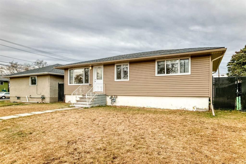 1835 42 Street SE, Calgary — photo 2 of 33