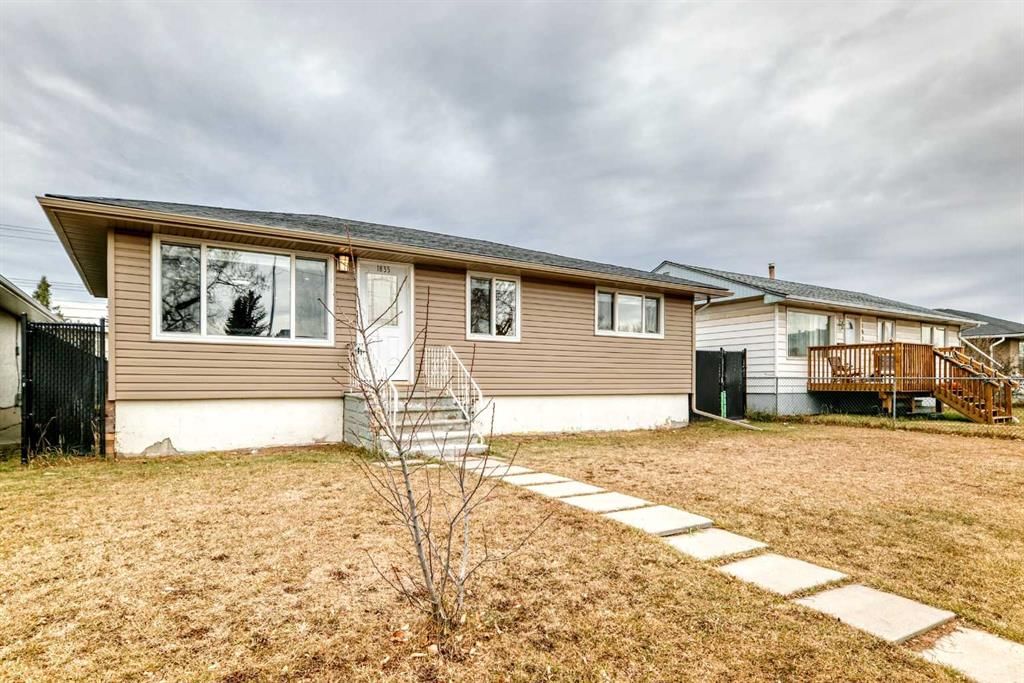 1835 42 Street SE, Calgary — photo 3 of 33