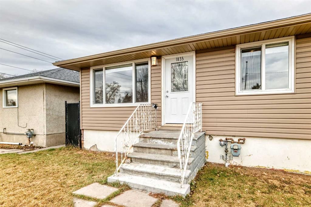 1835 42 Street SE, Calgary — photo 4 of 33