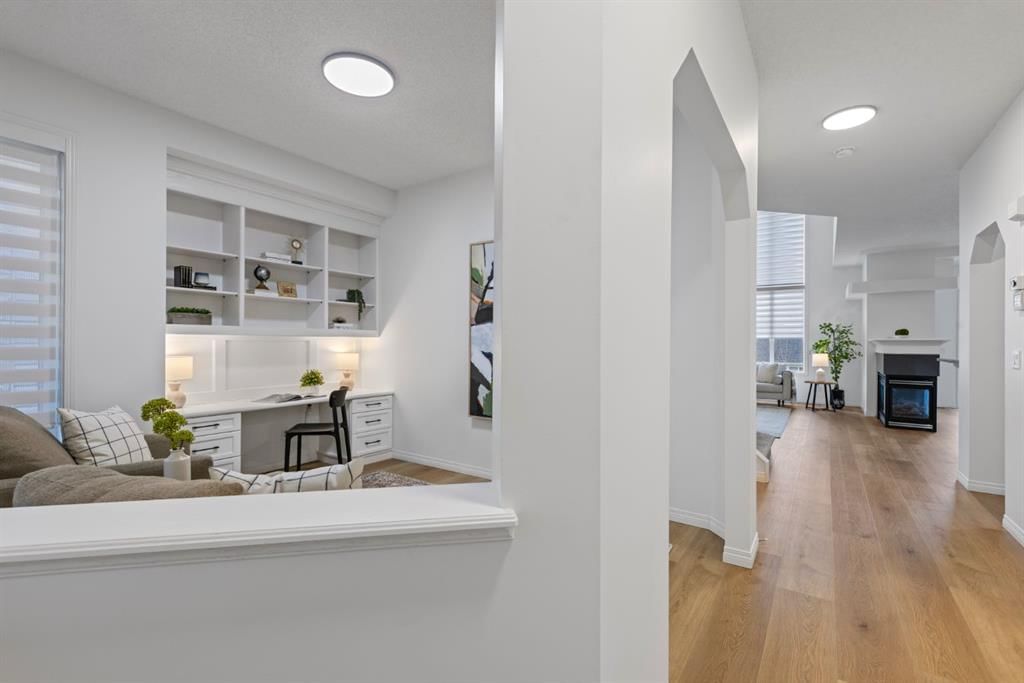 97 Cresthaven Way SW, Calgary — photo 3 of 50