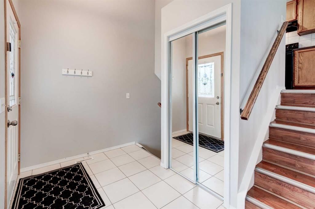 115 Shawglen Way SW, Calgary — photo 3 of 29