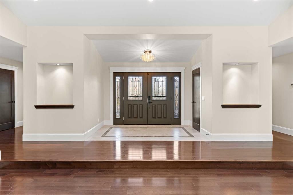 151 Pump Valley Court SW, Calgary — photo 3 of 50