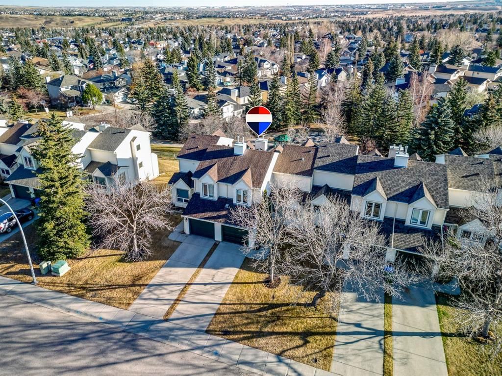 221 Sandringham Road NW, Calgary — main listing photo