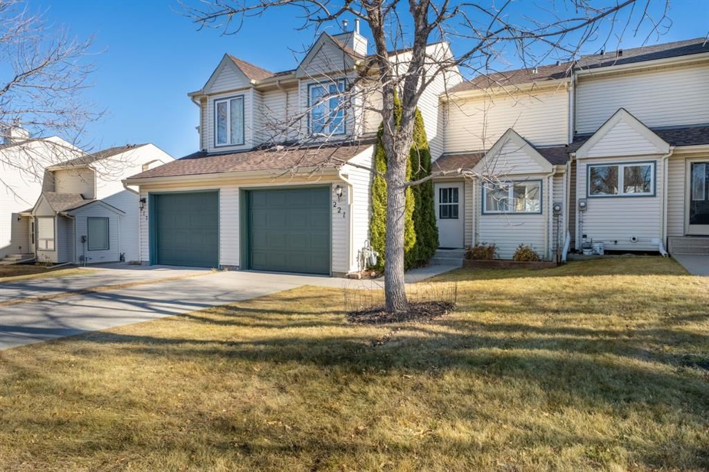 221 Sandringham Road NW, Calgary — photo 2 of 50