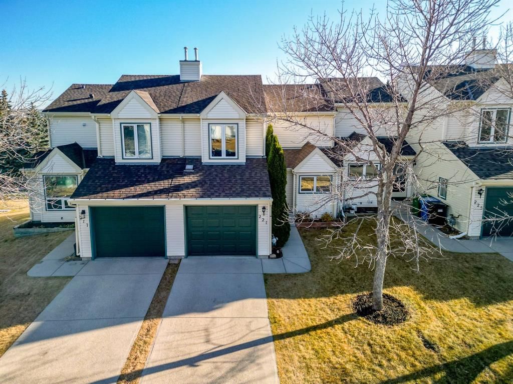 221 Sandringham Road NW, Calgary — photo 3 of 50