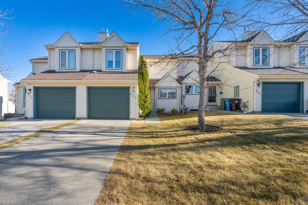 221 Sandringham Road NW, Calgary — photo 5 of 50