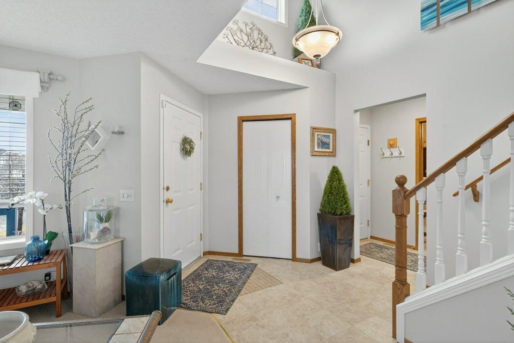 96 Shawbrooke Manor SW, Calgary — photo 3 of 39