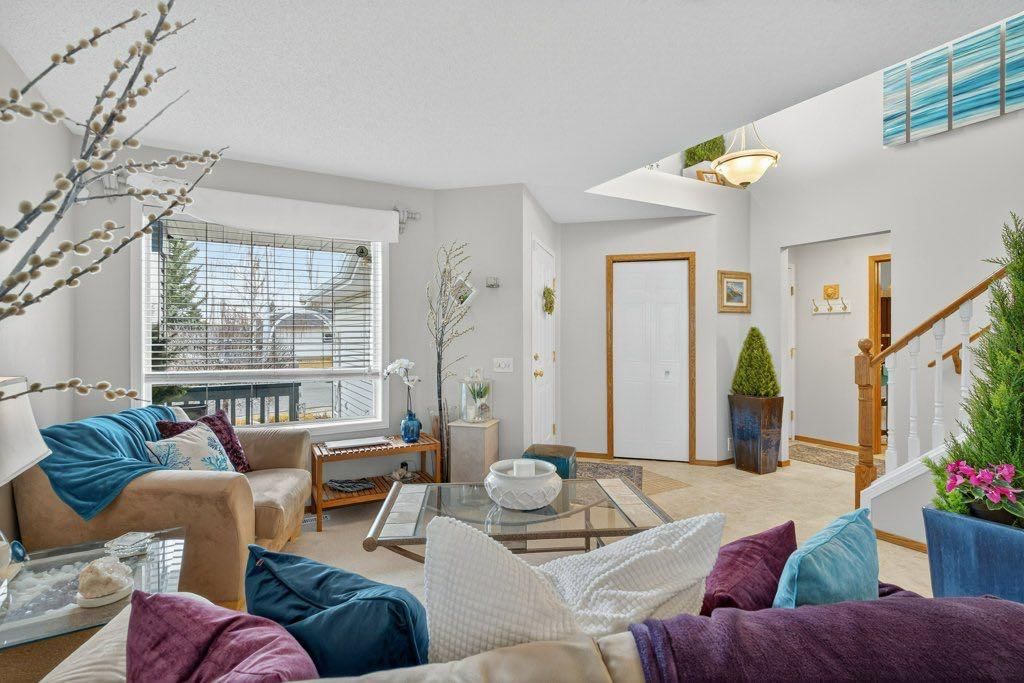 96 Shawbrooke Manor SW, Calgary — photo 5 of 39