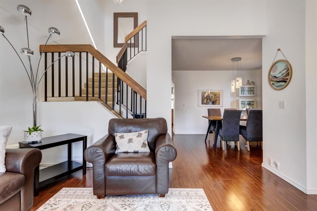 235 Strathearn Crescent SW, Calgary — photo 4 of 37