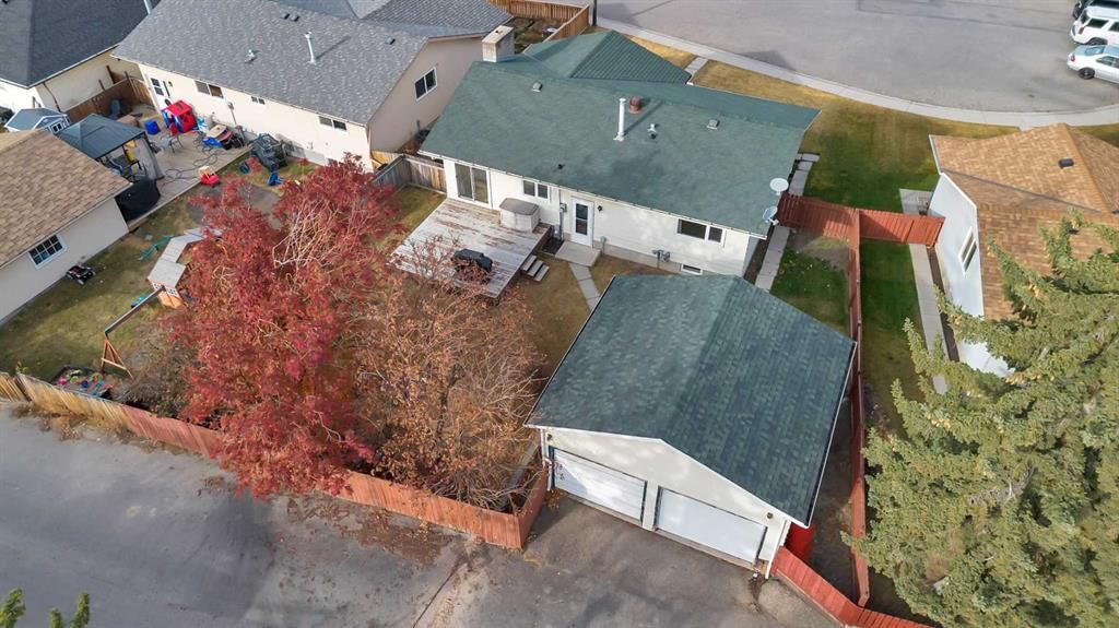 111 Pinetree Bay NE, Calgary — photo 3 of 41