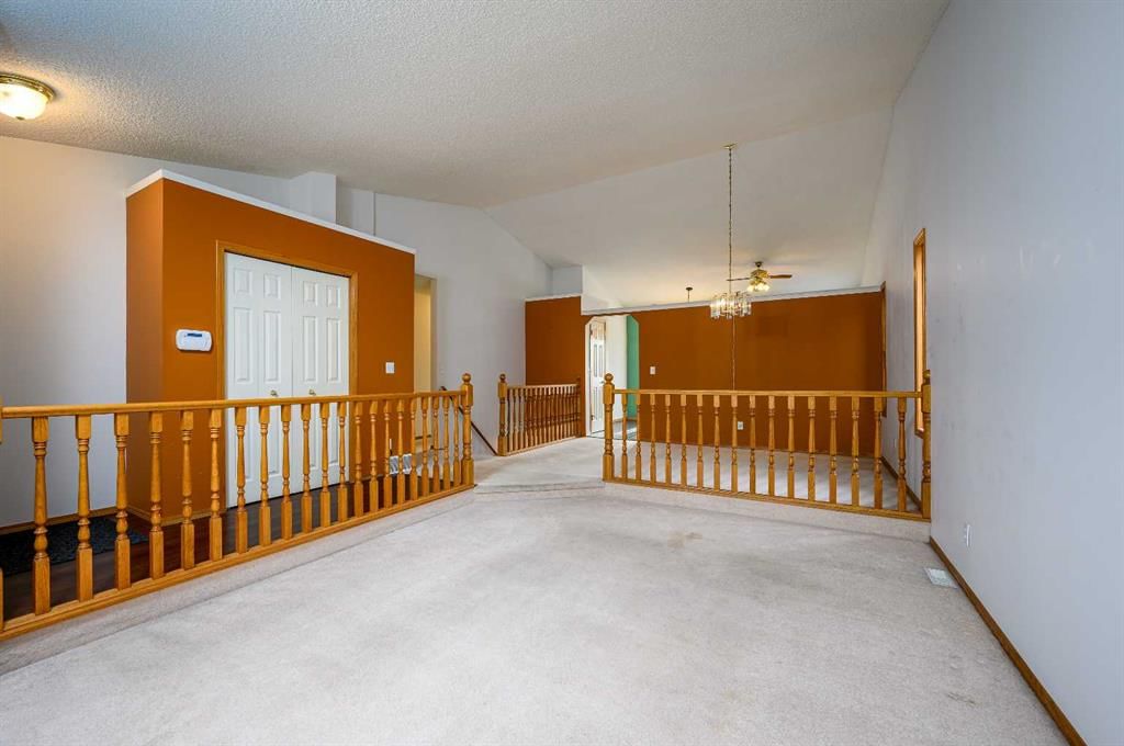21 Citadel Drive NW, Calgary — photo 3 of 26