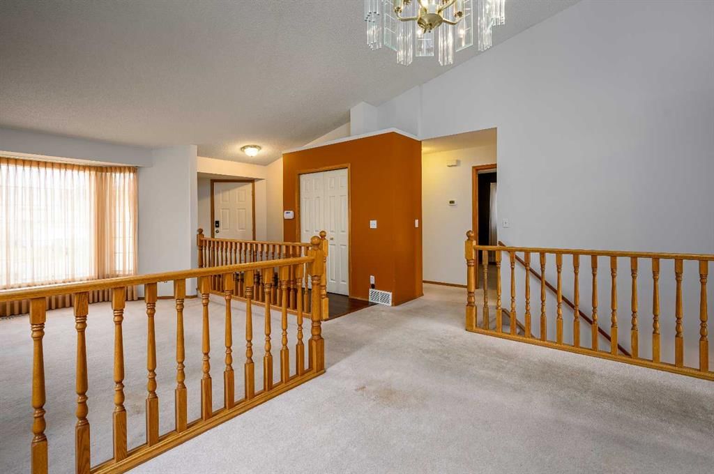 21 Citadel Drive NW, Calgary — photo 4 of 26