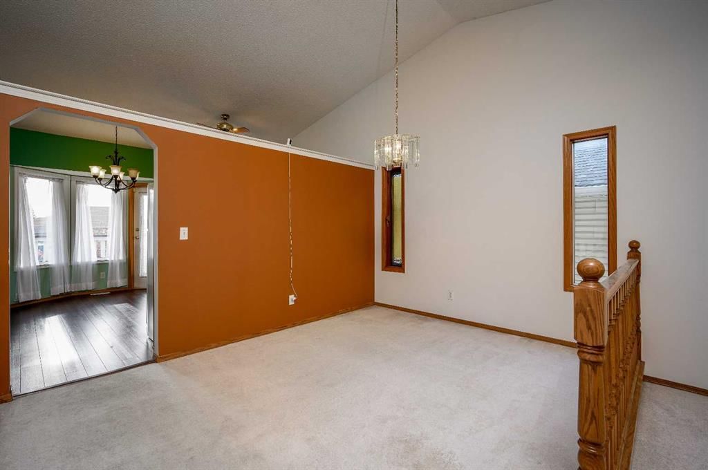 21 Citadel Drive NW, Calgary — photo 5 of 26