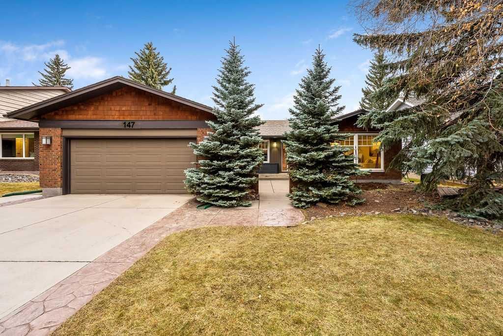 147 Oakside Place SW, Calgary — photo 2 of 50
