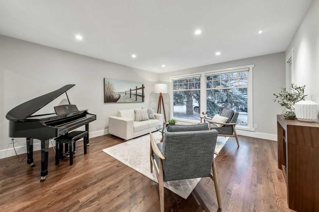 147 Oakside Place SW, Calgary — photo 5 of 50