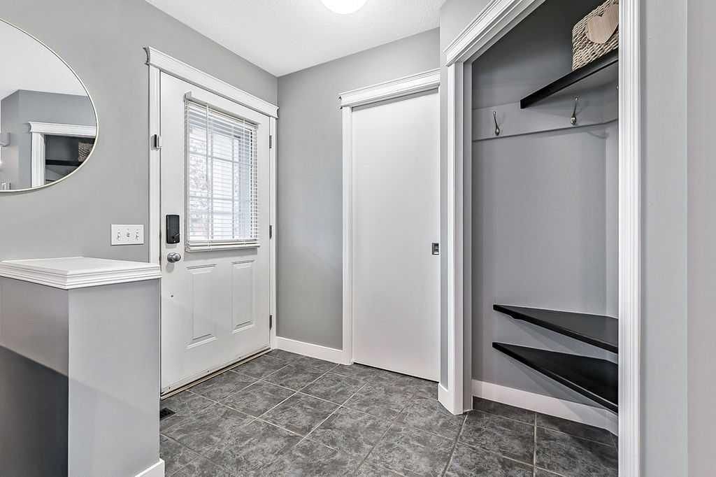 208 Prestwick Way SE, Calgary — photo 3 of 50