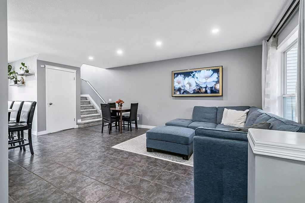 208 Prestwick Way SE, Calgary — photo 4 of 50