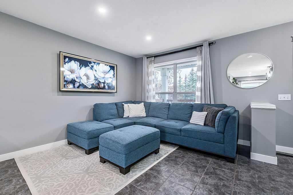 208 Prestwick Way SE, Calgary — photo 5 of 50