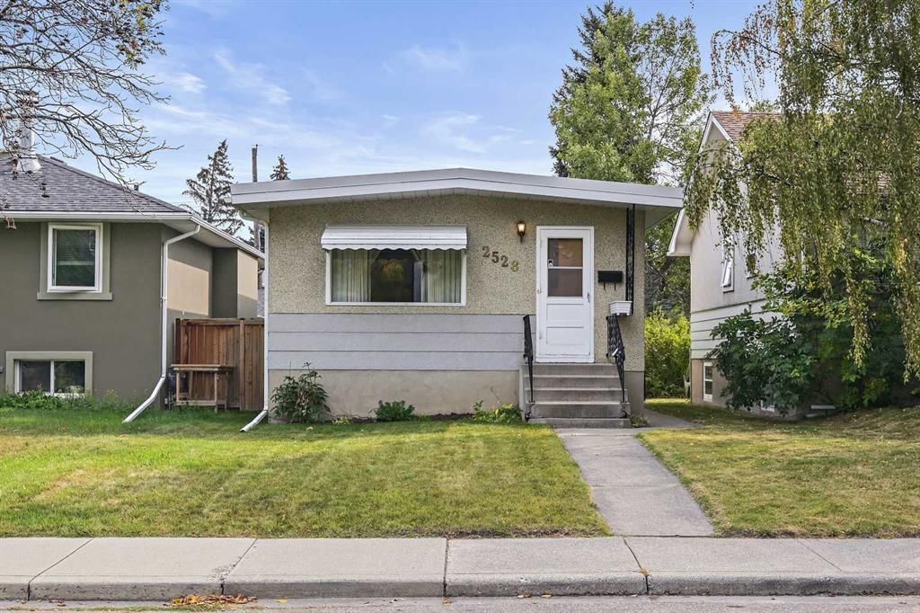 2528 17A Street NW, Calgary — main listing photo