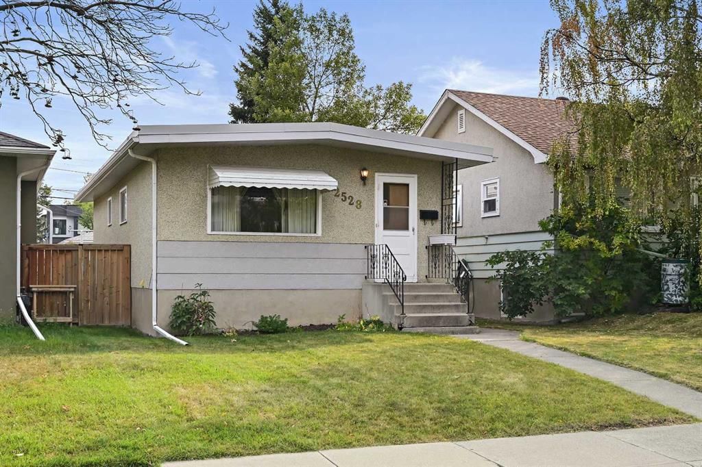 2528 17A Street NW, Calgary — photo 2 of 39