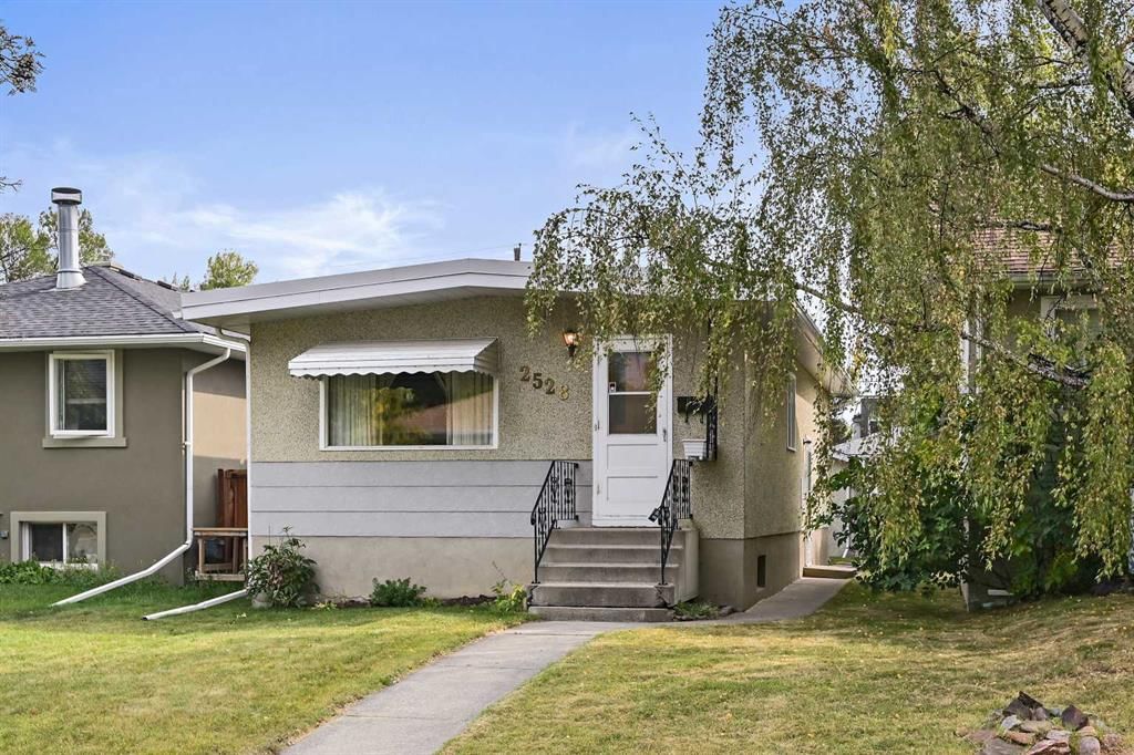 2528 17A Street NW, Calgary — photo 3 of 39