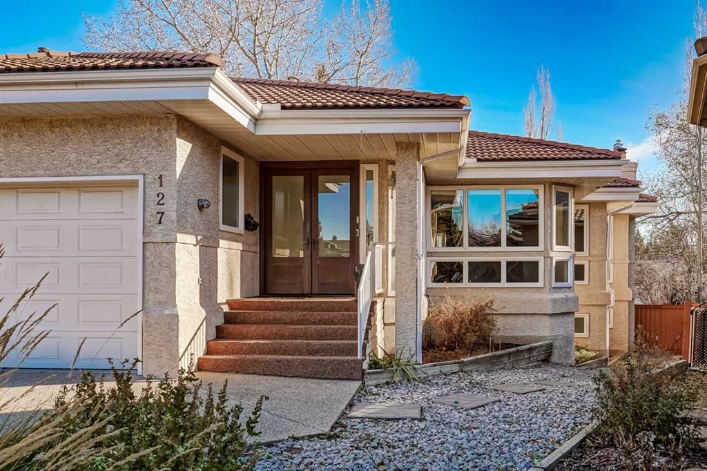 127 Canterbury Court SW, Calgary — photo 2 of 50