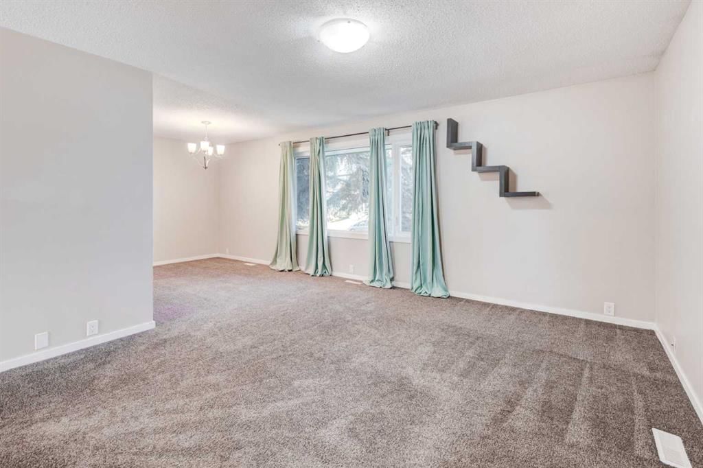 43 Midridge Gardens SE, Calgary — photo 4 of 40
