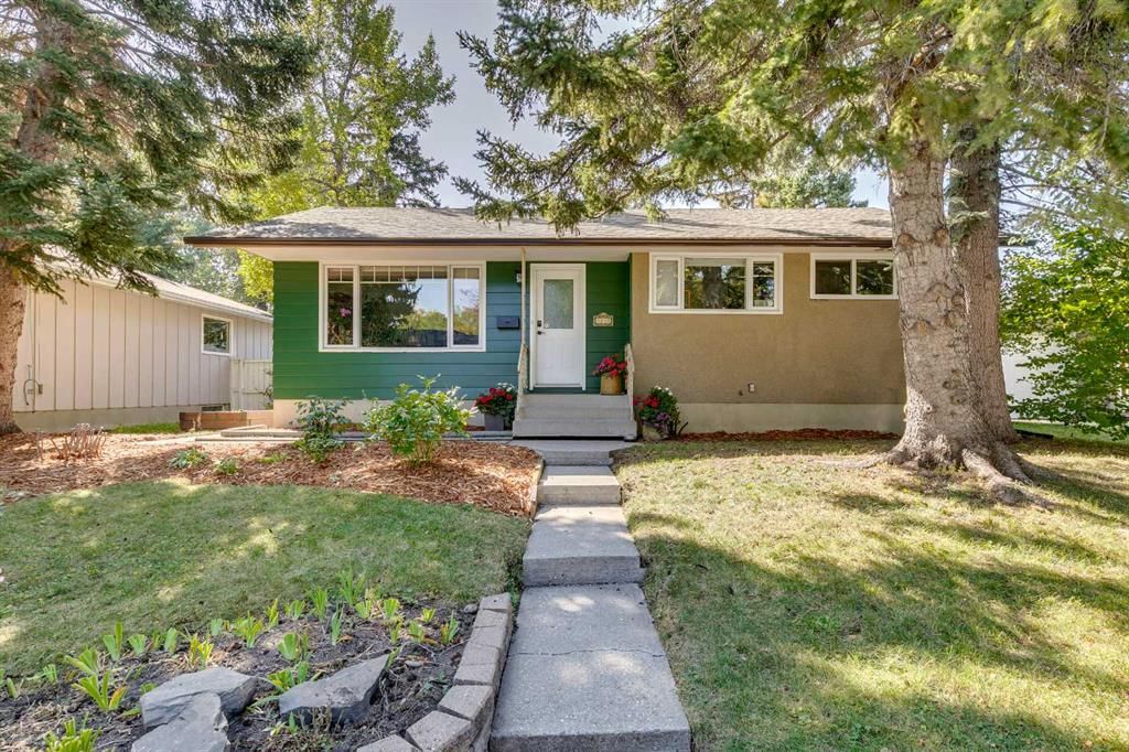 3235 Bearspaw Drive NW, Calgary — main listing photo