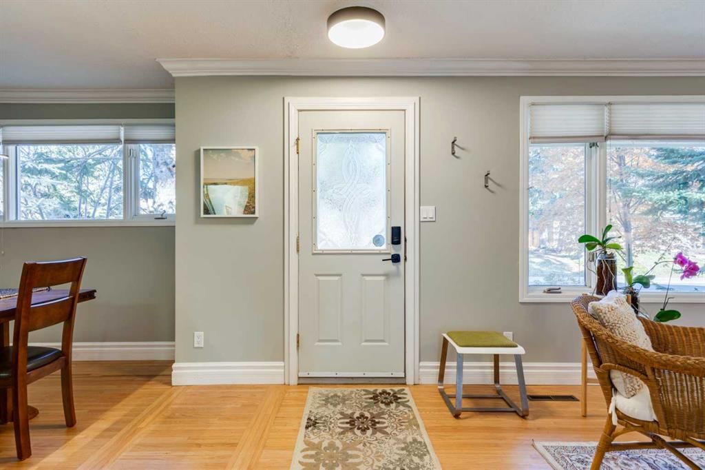 3235 Bearspaw Drive NW, Calgary — photo 3 of 36