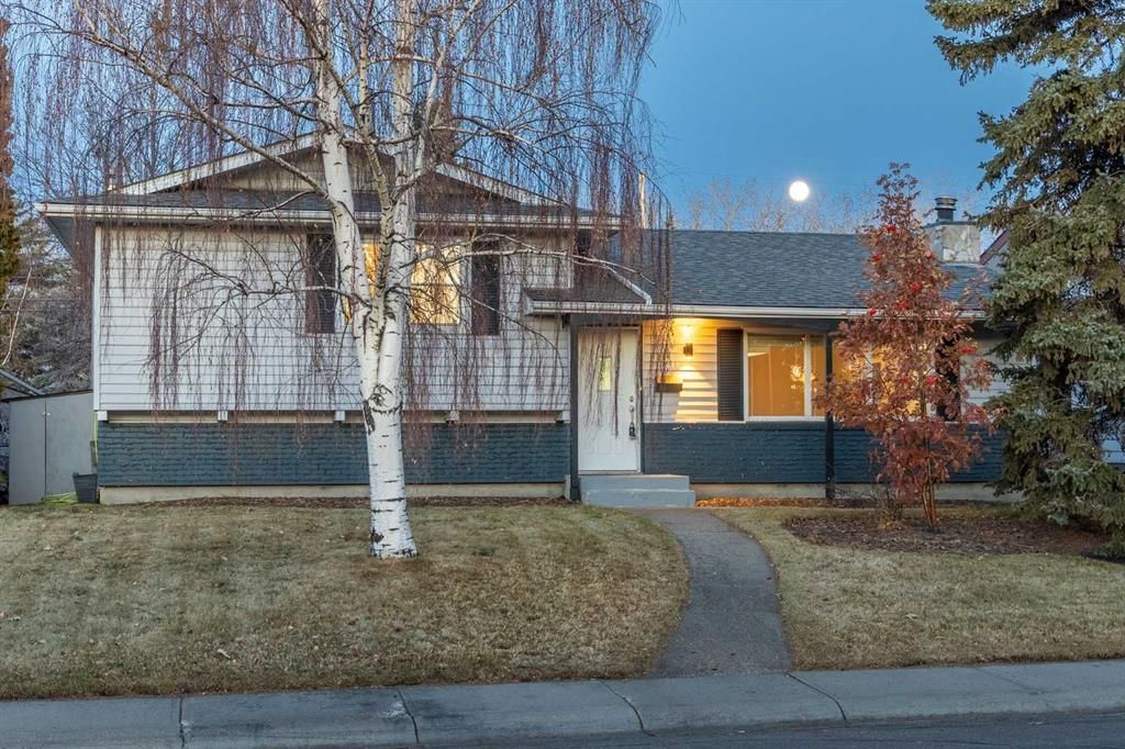10444 Maplecreek Drive SE, Calgary — main listing photo