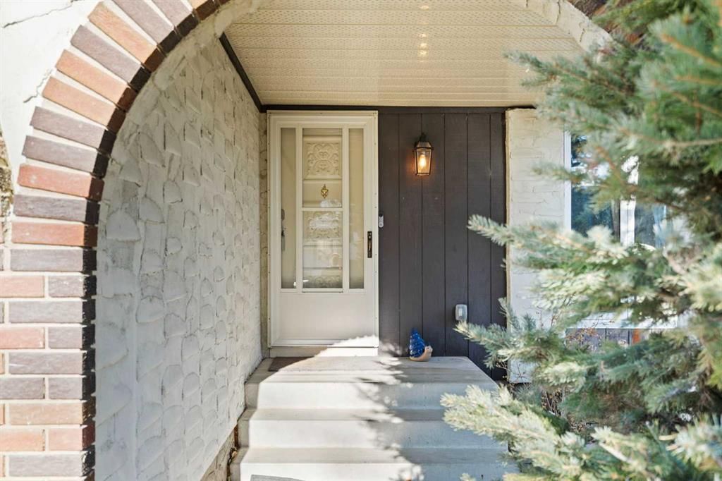 2628 106 Avenue SW, Calgary — photo 2 of 45
