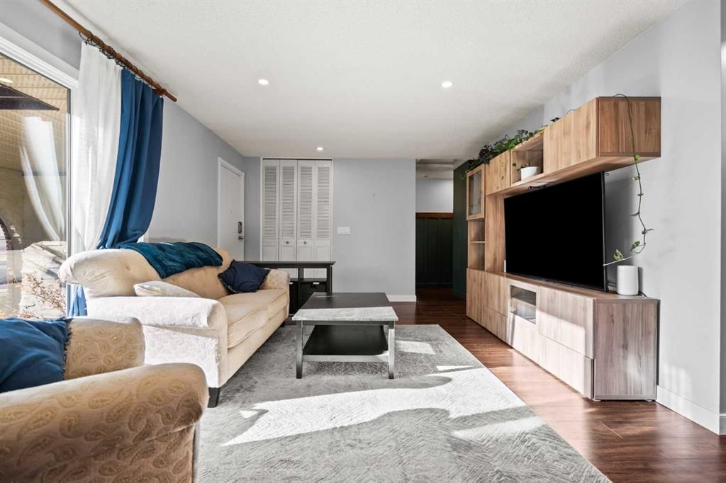 2628 106 Avenue SW, Calgary — photo 4 of 45