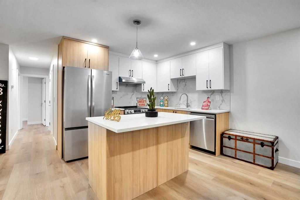 903B Queensland Drive SE, Calgary — photo 4 of 44