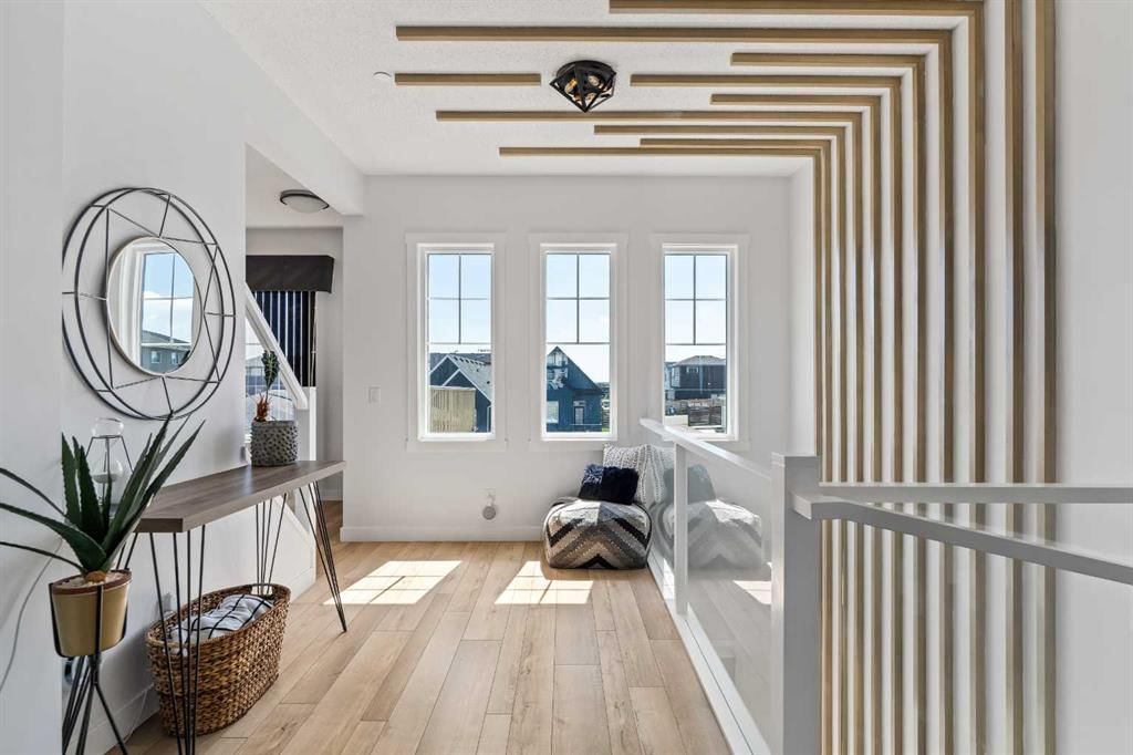 233 Lucas Manor NW, Calgary — main listing photo