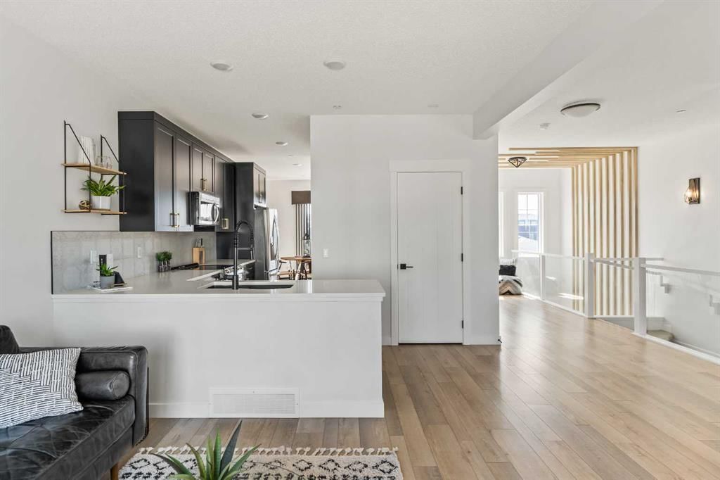 233 Lucas Manor NW, Calgary — photo 3 of 42