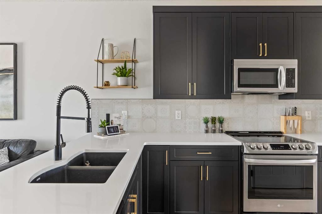 233 Lucas Manor NW, Calgary — photo 5 of 42