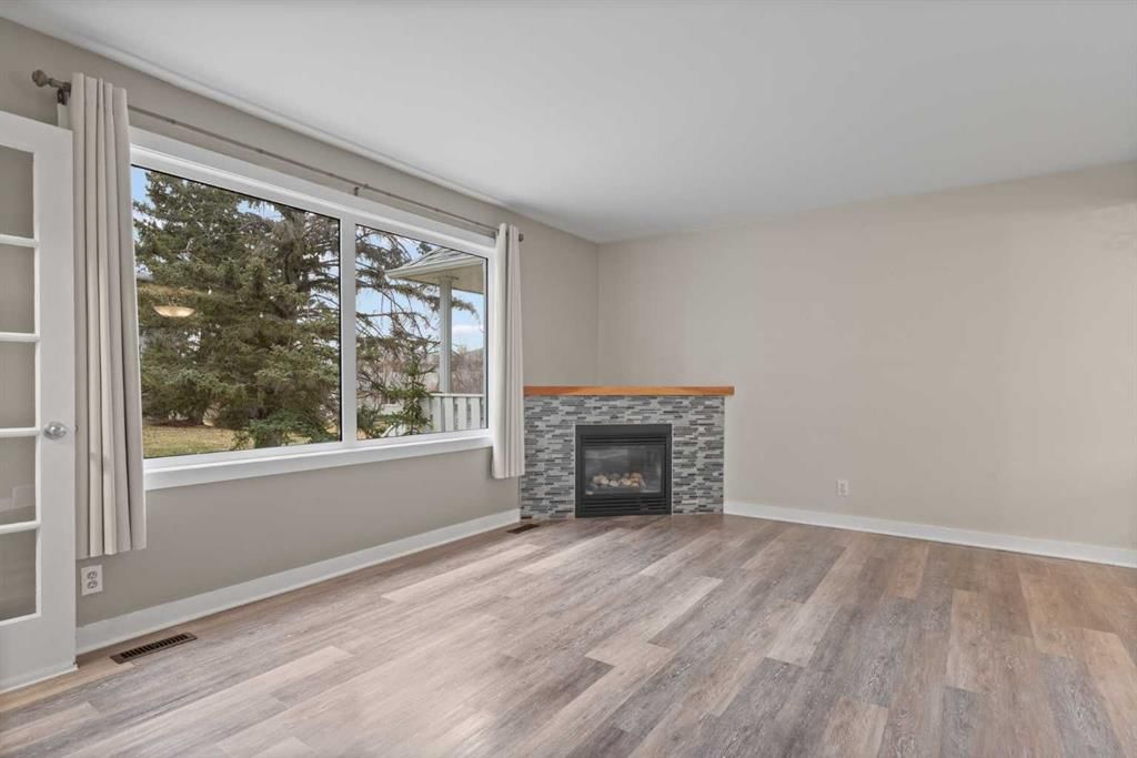 352 Killarney Glen Court SW, Calgary — photo 5 of 34